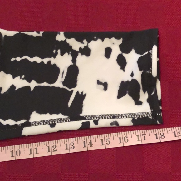 Alo Cropped Airbrush Legging in Black White Print Size Small - Picture 16 of 17